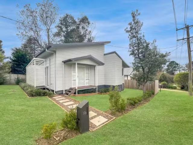 Cheap 2 BR 17a Hughes Avenue, Lawson House for rent Listed by.