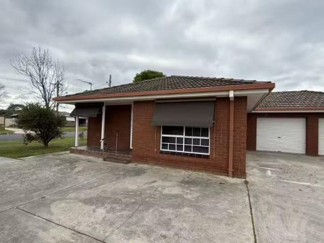 Nice 2 BR 1/418 Ross Circuit, LAVINGTON Townhouse for rent Li.