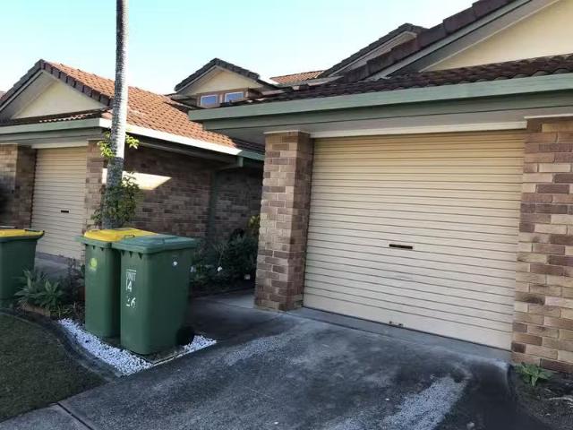 Nice 2 BR 143/9 Bayside Court, THORNESIDE, QLD 4158 Townhous.