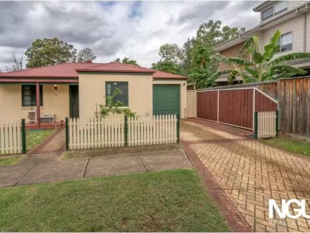 For Rent! 2 BR 14/3 Budgeree Road, Toongabbie House for rent.