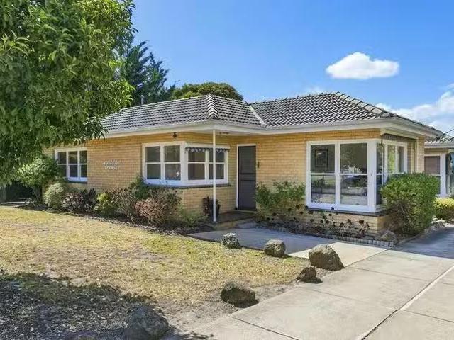 For Rent! 2 BR 1/45 Brewer Road, Bentleigh, VIC 3204