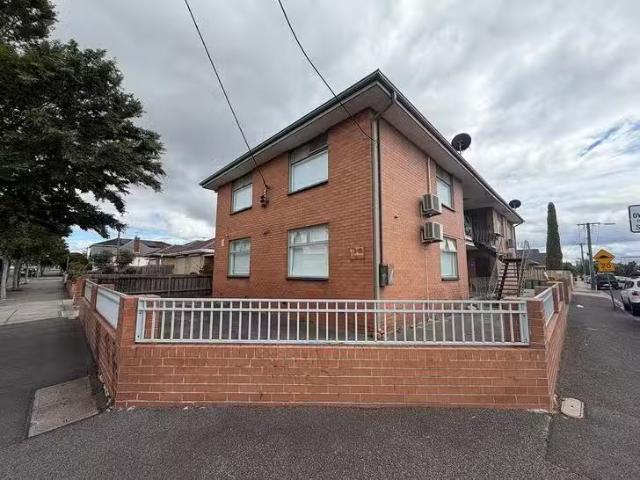 Just in! 2 BR 1/466 Barkly Street, Footscray, VIC 3011