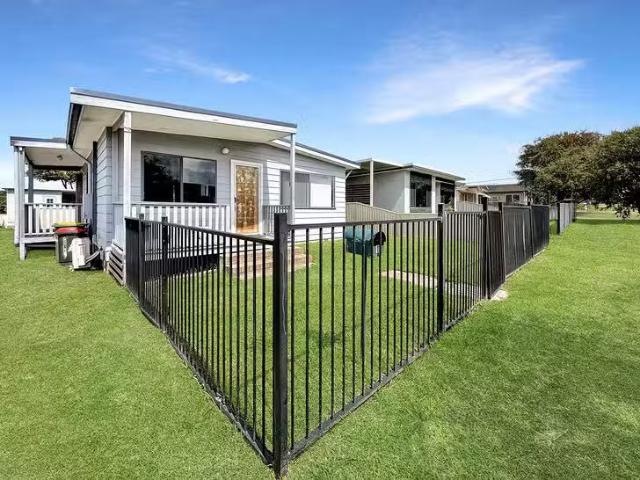Rental! 2 BR 14 Merrendale Avenue, Gorokan, NSW 2263