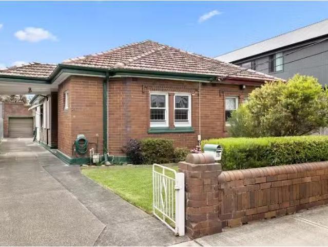 Unique 2 BR 15A Yandarlo Street, CROYDON PARK House for rent.