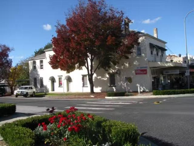 Unique 2 BR 1/67 Bank, MOLONG Apartment for rent Listed by Ke.