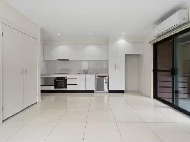 Cheap 2 BR 16/81 Mc Whae Cct, Wanniassa Property for rent Lis.