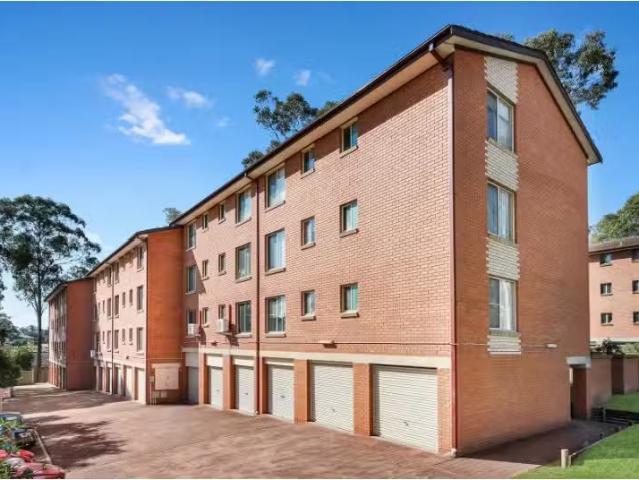 Unique 2 BR 17/35 Hythe Street, MOUNT DRUITT Apartment for ren.