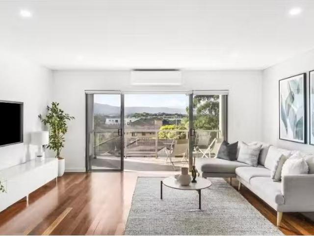 Cheap 2 BR 17/46 Bourke St, North Wollongong Apartment for ren.