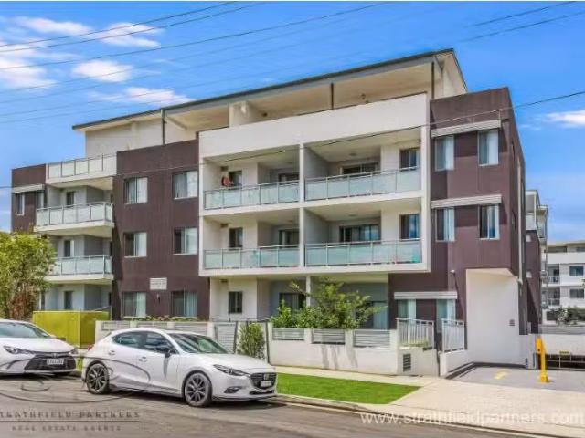 Unique 2 BR 18/60 64 Essington Street, Wentworthville Apartmen.
