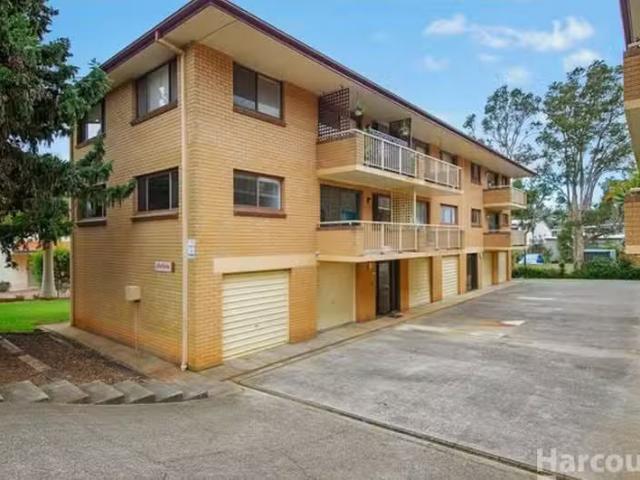 Nice 2 BR 1/8 10 Crisallen Street, Port Macquarie, NSW 2444.