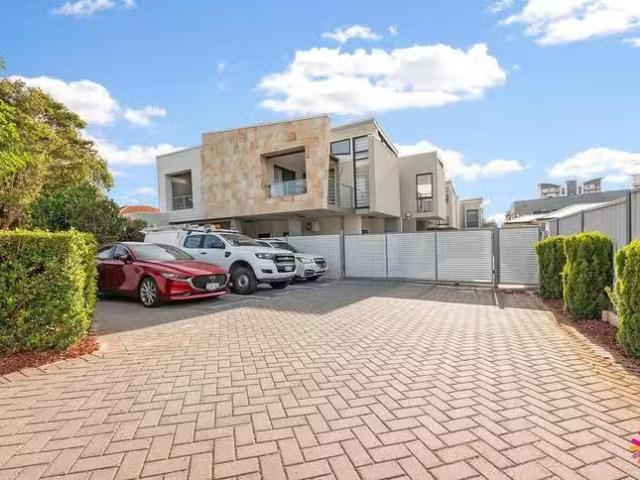 Just in! 2 BR 1/8 Salisbury Road, Rivervale, WA 6103