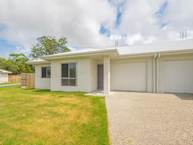 Rental! 2 BR 1 Bimbadean Circuit, SOUTHSIDE, QLD 4570 Duplex.