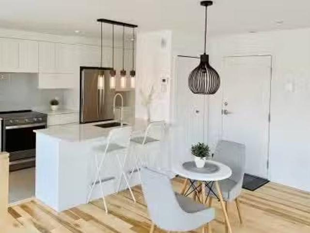 For Rent! 2 BR 1 2484 Rue Marie Anne E. Montréal Le Plateau M.
