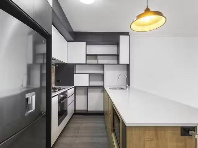 Deal! 2 BR 20710/11 15 Beesley Street, West End, QLD 4101