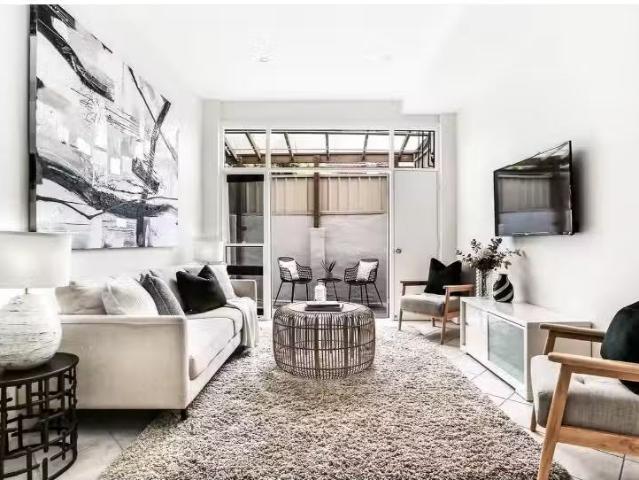 For Rent! 2 BR 20 Dawson Street, Surry Hills House for rent L.