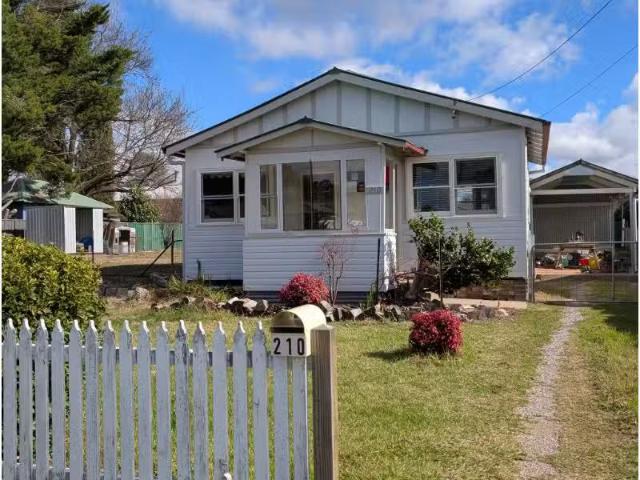 Rental! 2 BR 210 Chapel Street, Armidale House for rent Liste.