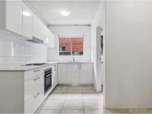 Cheap 2 BR 2/10 Union Street, West Ryde Apartment for rent Li.