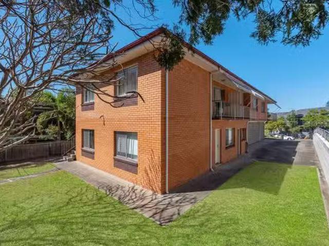 Cozy 2 BR 2/12 Frederick Street, ALDERLEY, QLD 4051 Unit for.