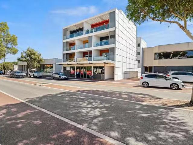 Charming 2 BR 21/359 Oxford Street, MOUNT HAWTHORN, WA 6016.