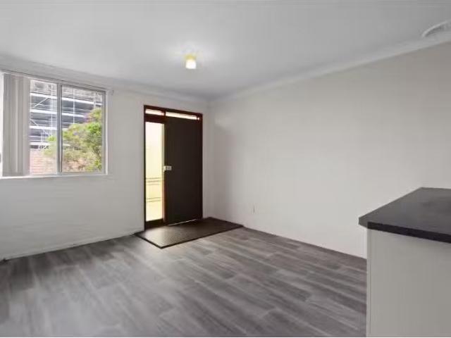 Deal! 2 BR 2/130 Bridge Street, Port Macquarie House for rent.