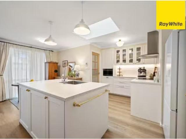 Cheap 2 BR 22/142 Totterdell Street, BELCONNEN House for rent.