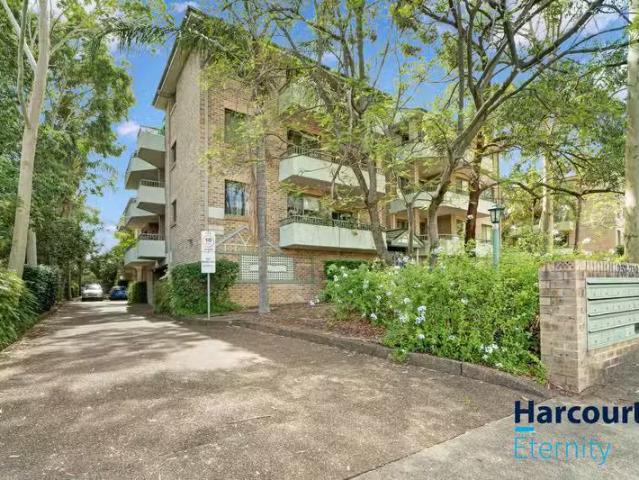 Nice 2 BR 22/237 239 Targo Road, TOONGABBIE, NSW 2146 Unit f.