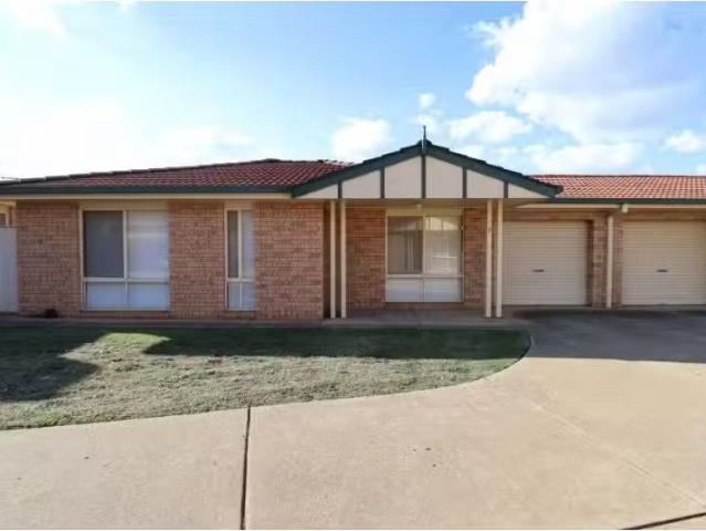 Just in! 2 BR 2/26 Bulolo Street, Ashmont Apartment for rent.