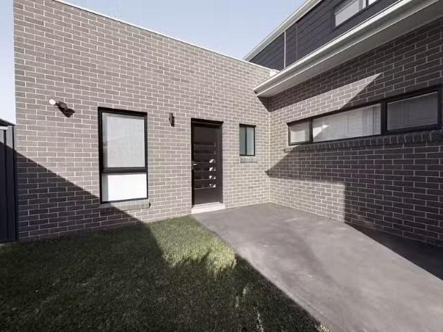Rental! 2 BR 27a Colenso Circuit, Edmondson Park Apartment for.