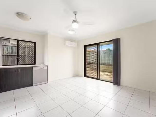 Cozy 2 BR 2/54 Kerry Street, Marsden, QLD 4132