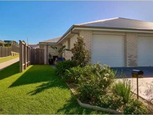 Cheap 2 BR 25A Cohen Way, Thrumster Apartment for rent Listed.