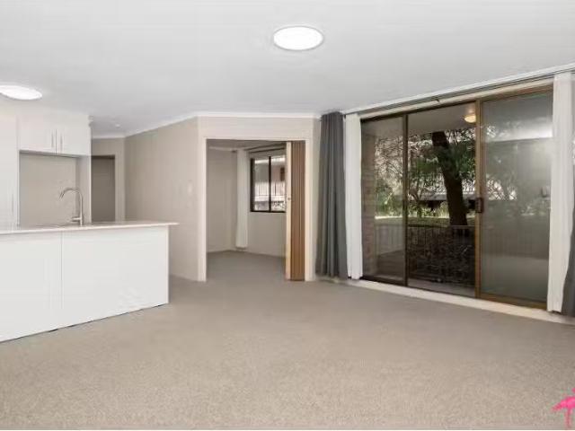 Unique 2 BR 26/125 129 Oak Road, Kirrawee Apartment for rent.