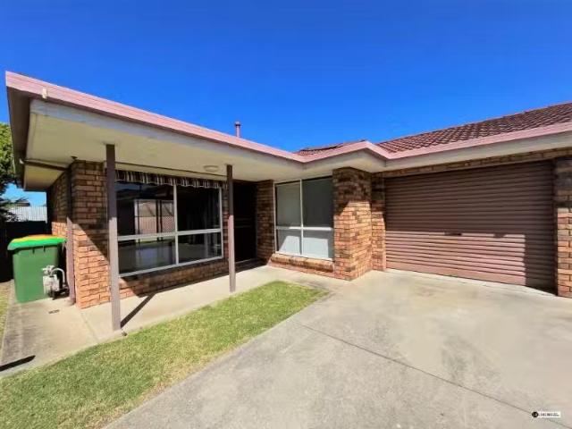 Nice 2 BR 2/742 East Street, East Albury Apartment for rent L.