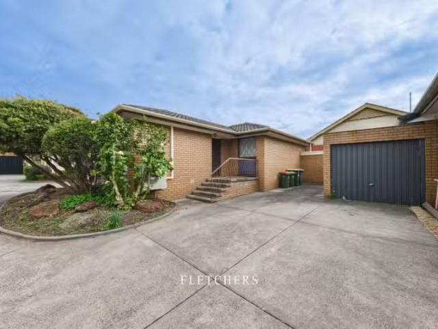 Nice 2 BR 2/75 Kambrook Road, Caulfield North VIC 3161 Unit.