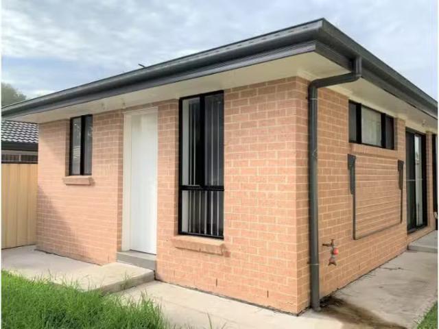 Nice 2 BR 28a Melanie Street, Hassall Grove House for rent Li.