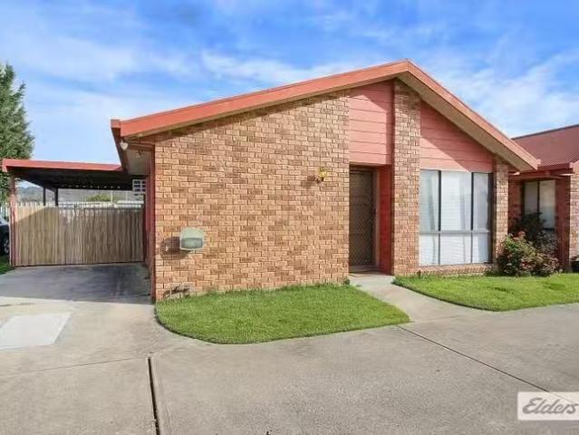 Charming 2 BR 2/93 Wigg Street, Wodonga, VIC 3690