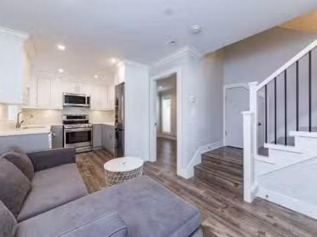 Cozy 2 BR 2949 35Th Avenue W, Vancouver, BC, V6N 2M5 house f.