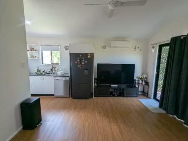 Nice 2 BR 2A Carbeen Cres, CORDEAUX HEIGHTS Apartment for rent.