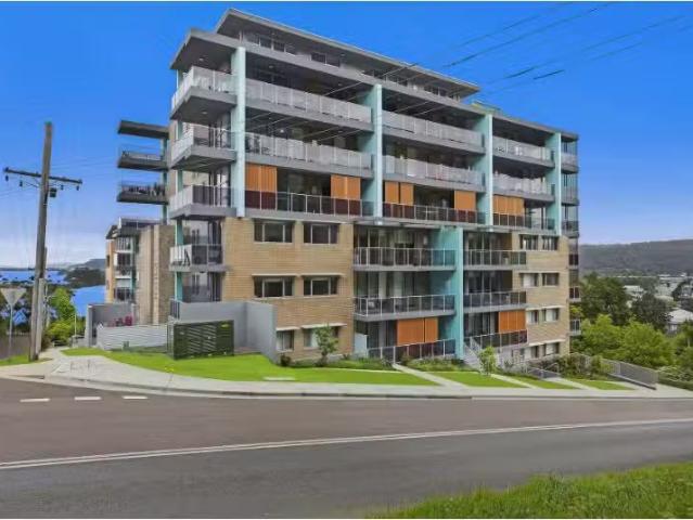 Nice 2 BR 3/14 Batley Street, West Gosford Apartment for rent.