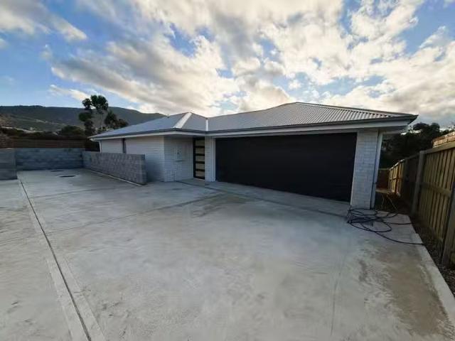 Charming 2 BR 3/16 Belgrave Street, CLAREMONT, TAS 7011 Hous.