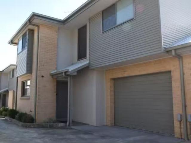 For Rent! 2 BR 3/181 Kings Road, New Lambton Townhouse for ren.