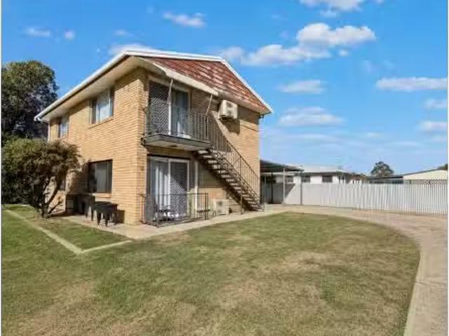 Cozy 2 BR 3/385 Warialda Street, Moree Apartment for rent Lis.