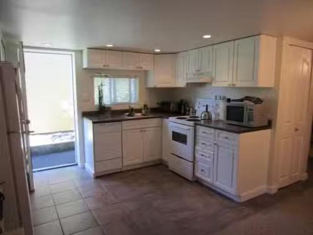 Cozy 2 BR 345X 18Th Avenue W, Vancouver, BC, V6S 1A7 lease f.