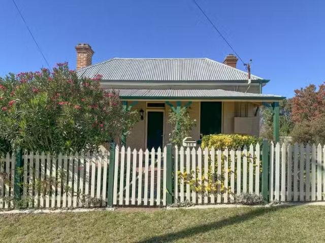 Deal! 2 BR 358 Peel Street, BATHURST House for rent Listed by.