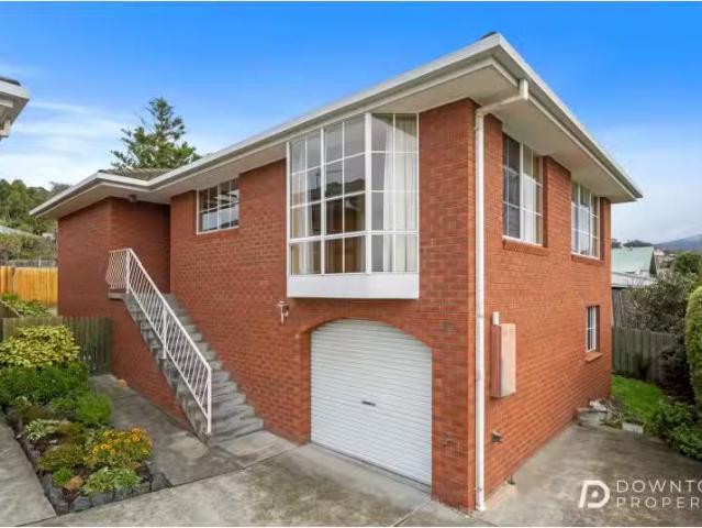 Cozy 2 BR 3/62 Giblin St, Lenah Valley House for rent Listed.