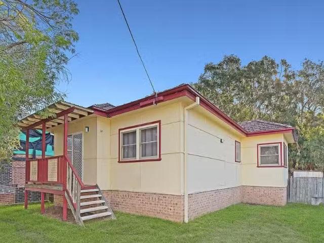 New 2 BR 363 Tuggerawong Road, Tuggerawong House for rent Lis.