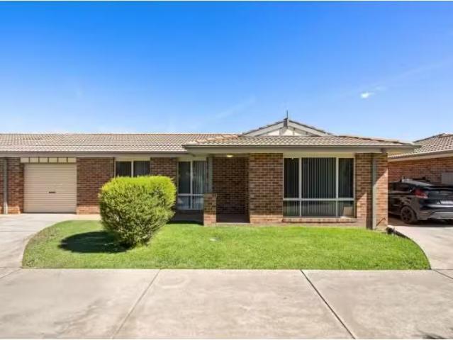 Cheap 2 BR 3/72 Travers Street, Wagga Wagga Apartment for rent.