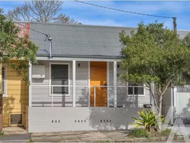 Just in! 2 BR 39 Henry Street, Tighes Hill House for rent Lis.