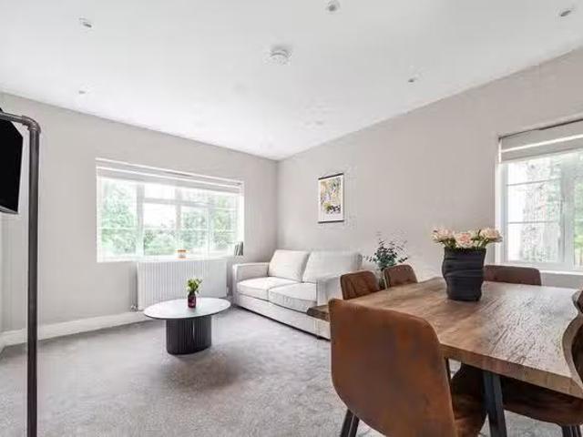 Charming 2 BR The Avenue
