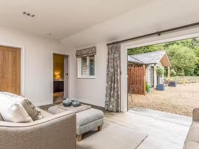 Charming 2 BR Watery Lane
