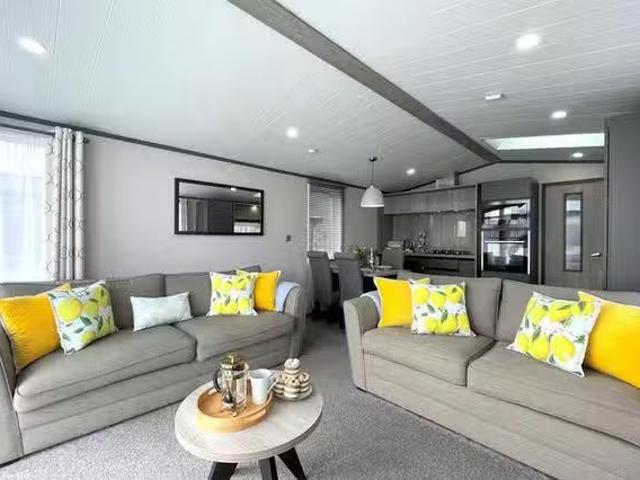 Charming 2 BR Westlands Country Park